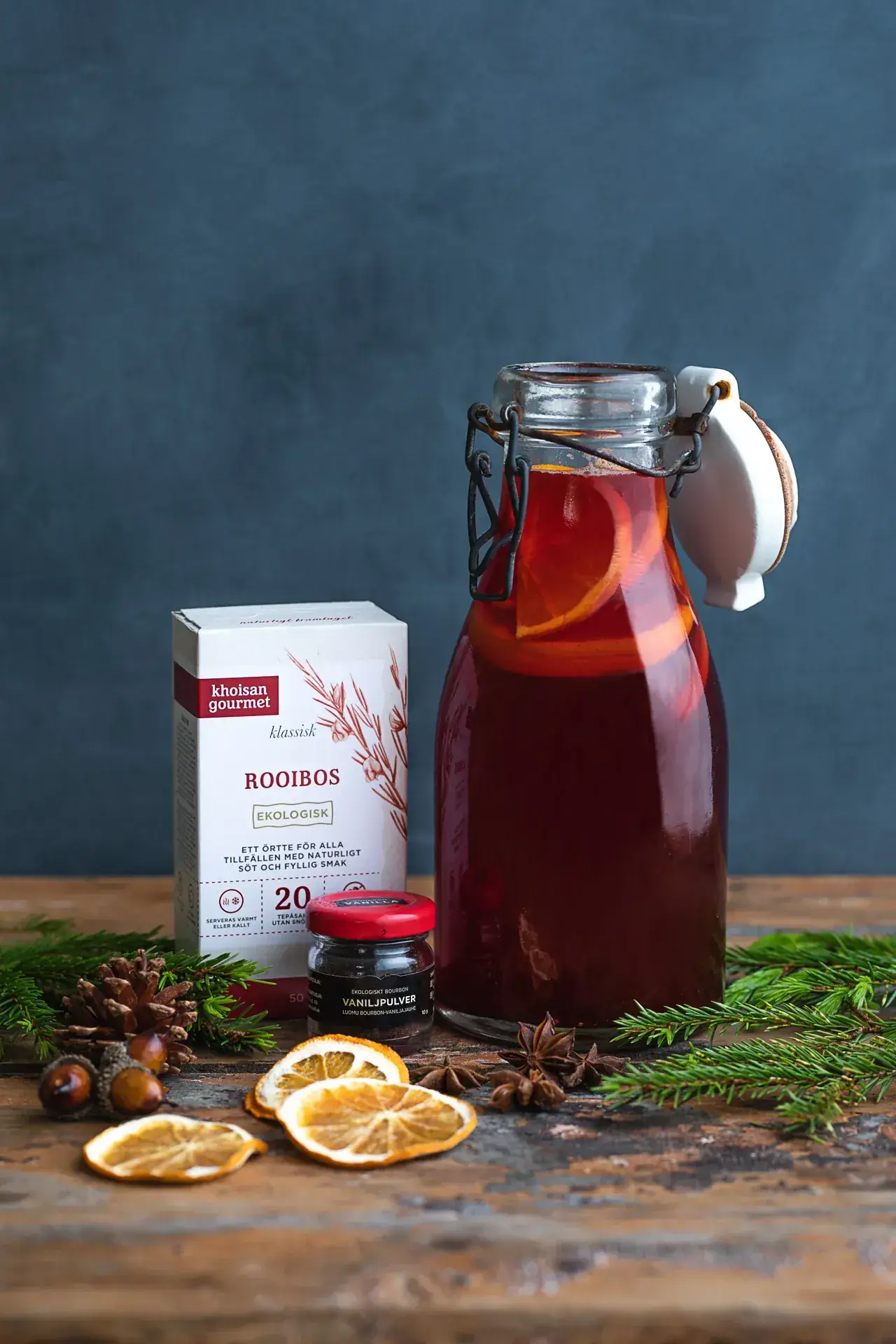Rooibos-karpalojuoma vaniljalla ja tähtianiksella