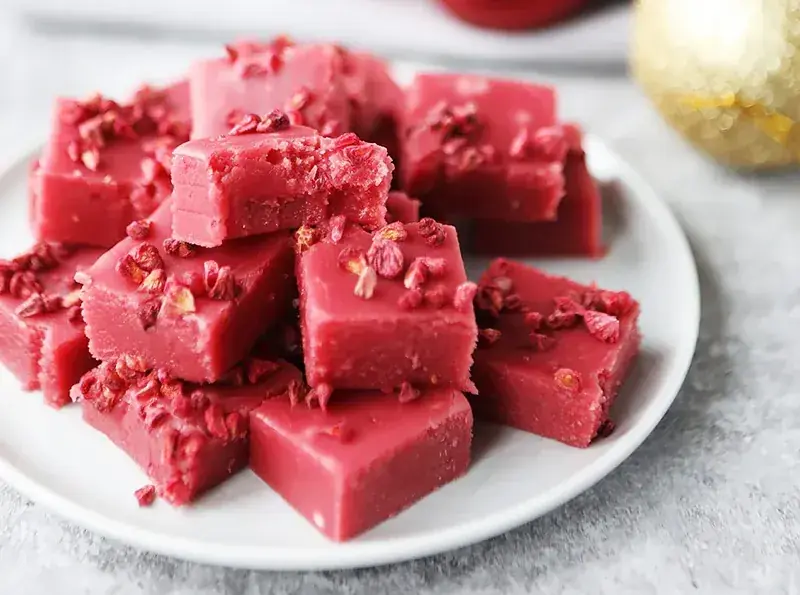 Vadelmafudge valkosuklaalla