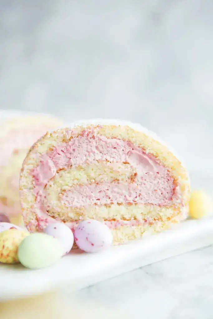 Vadelmapannacotta kääretorttu