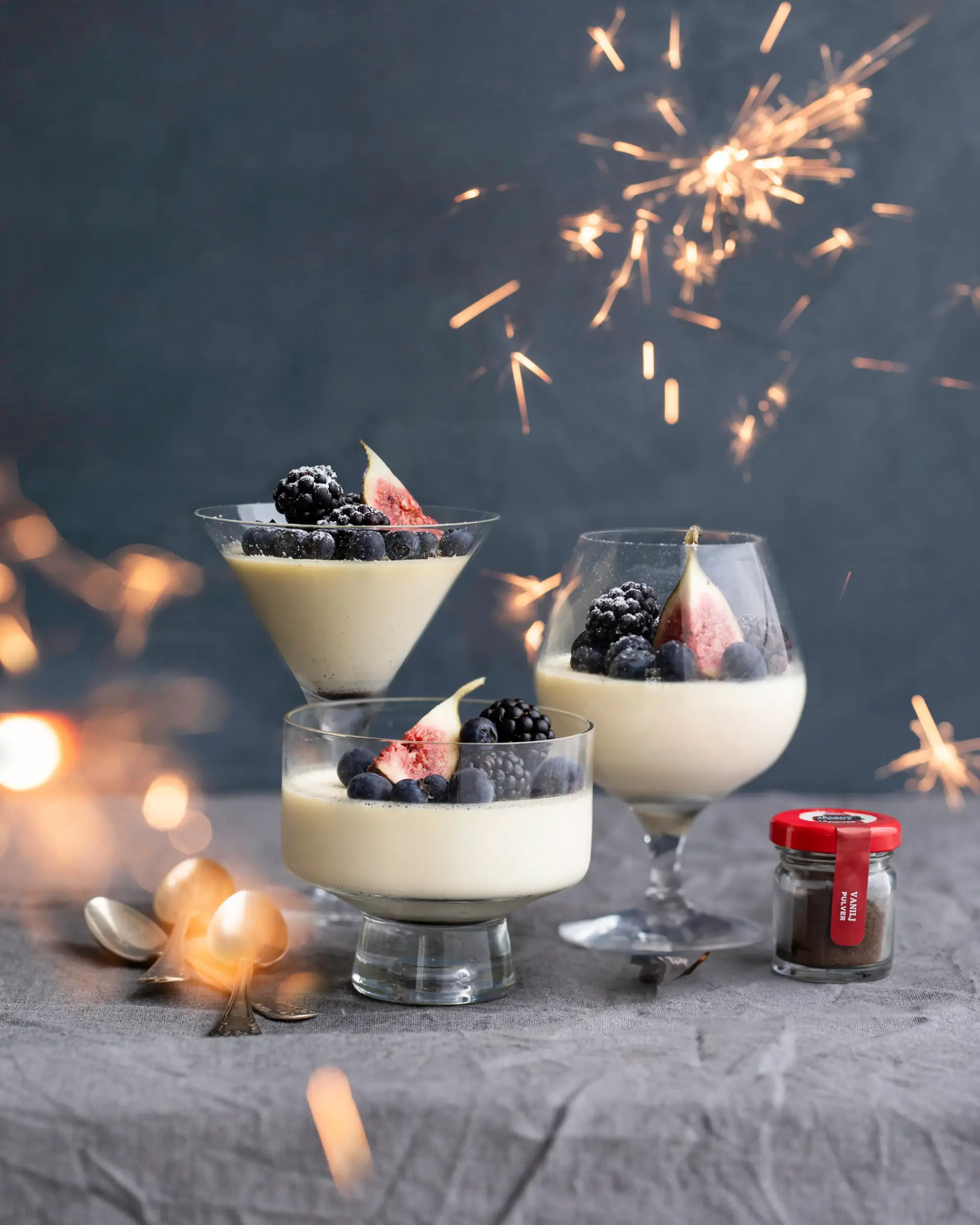 Vaniljapannacotta aidolla vaniljalla